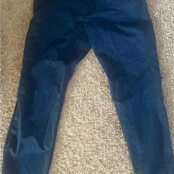 Men’s used Under Armour loose fit navy blue pants size 34 *32  Pre own items are - Picture 2 of 4